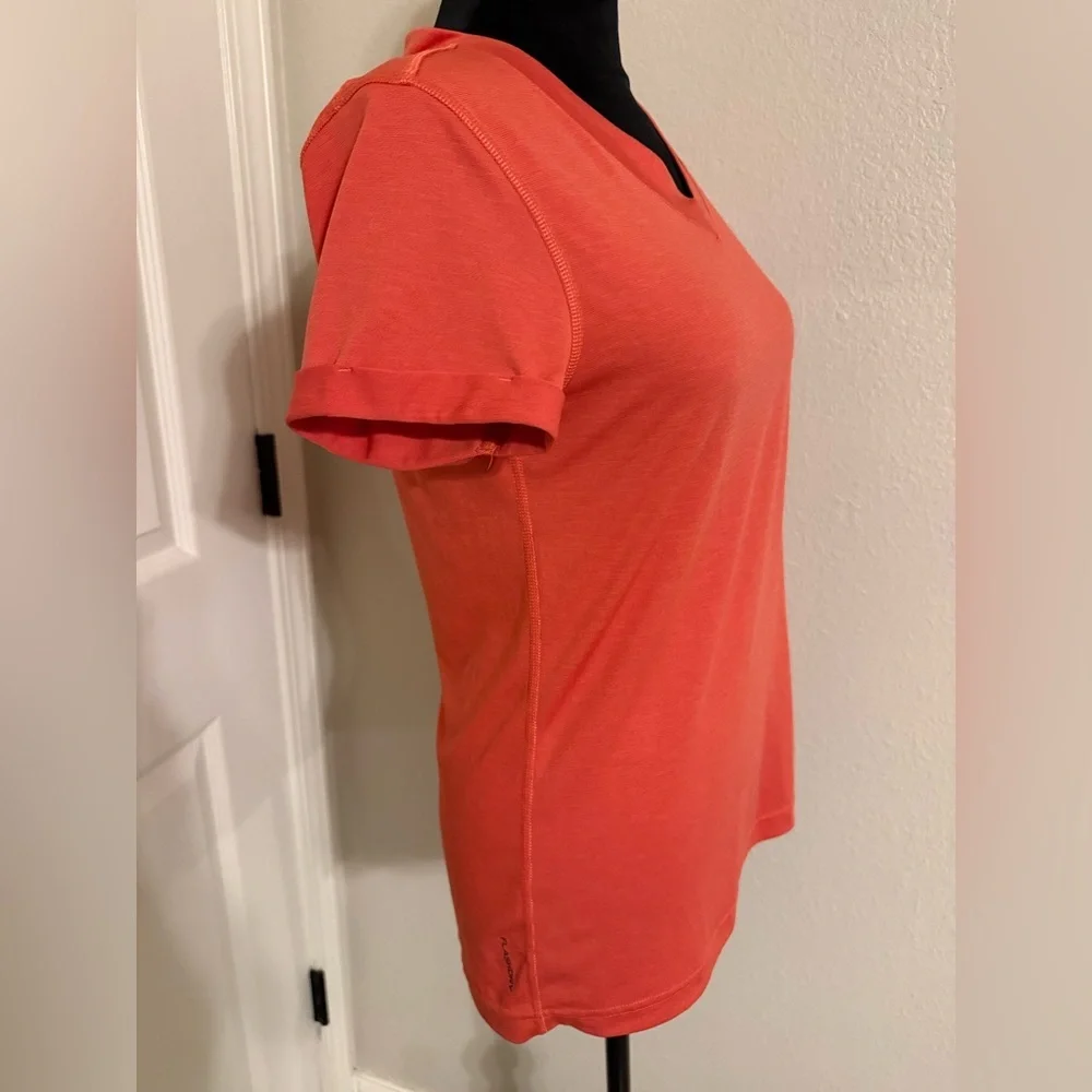 The North Face Coral V-Neck Short Sleeve Tee - Picture 7 of 7
